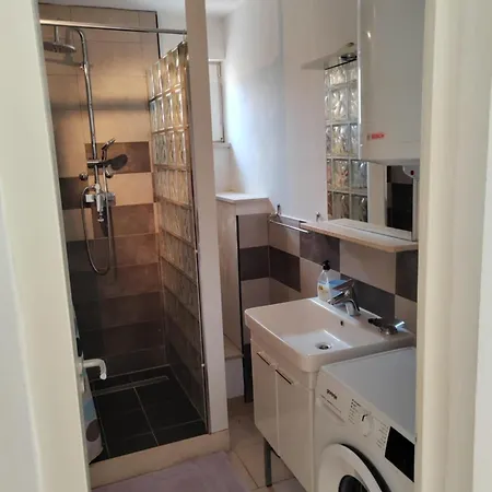 Lighthouse Apartment *