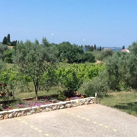 Lighthouse Apartament *
