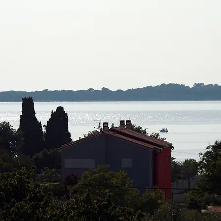 Lighthouse Apartament *